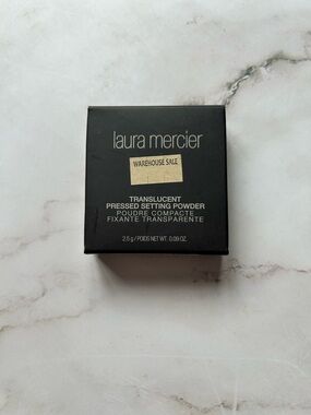 Laura Mercier Translucent Pressed
Setting Powder Mini Compact